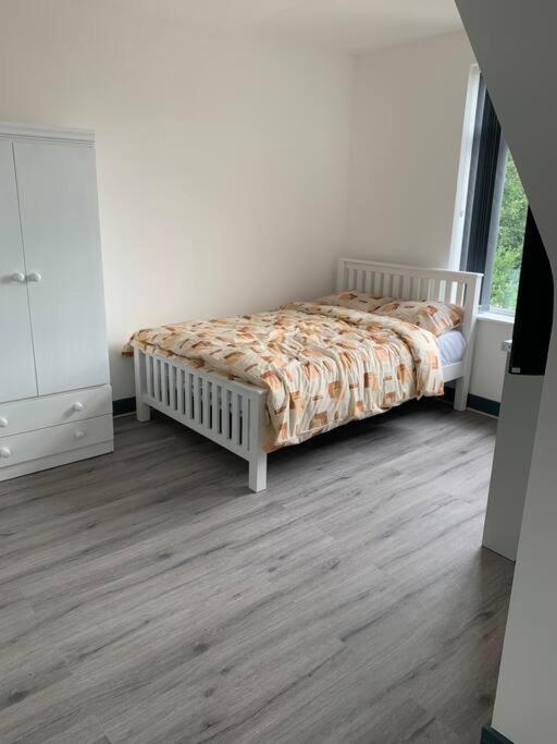 Newly Refurbished Studio, Great Location 8 Studios Nottingham Bagian luar foto