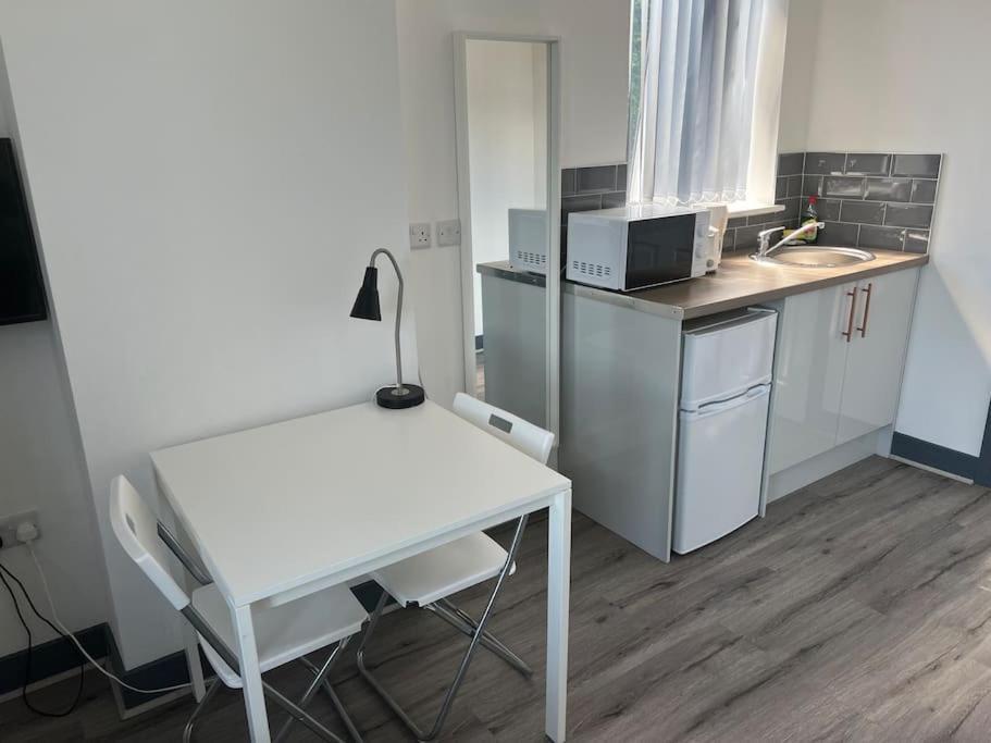 Newly Refurbished Studio, Great Location 8 Studios Nottingham Bagian luar foto