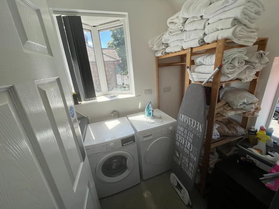 Newly Refurbished Studio, Great Location 8 Studios Nottingham Bagian luar foto