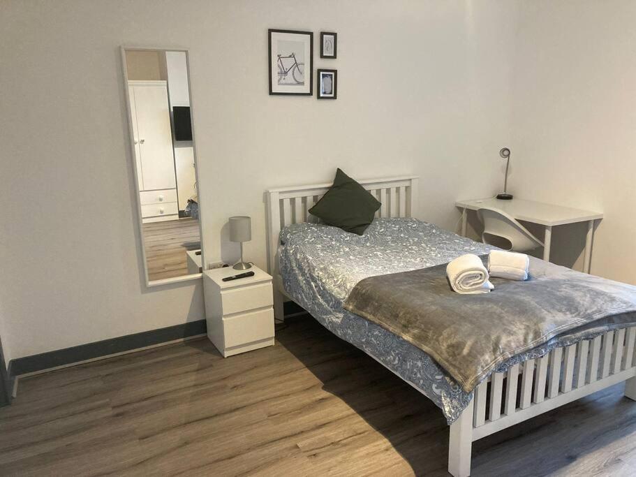 Newly Refurbished Studio, Great Location 8 Studios Nottingham Bagian luar foto