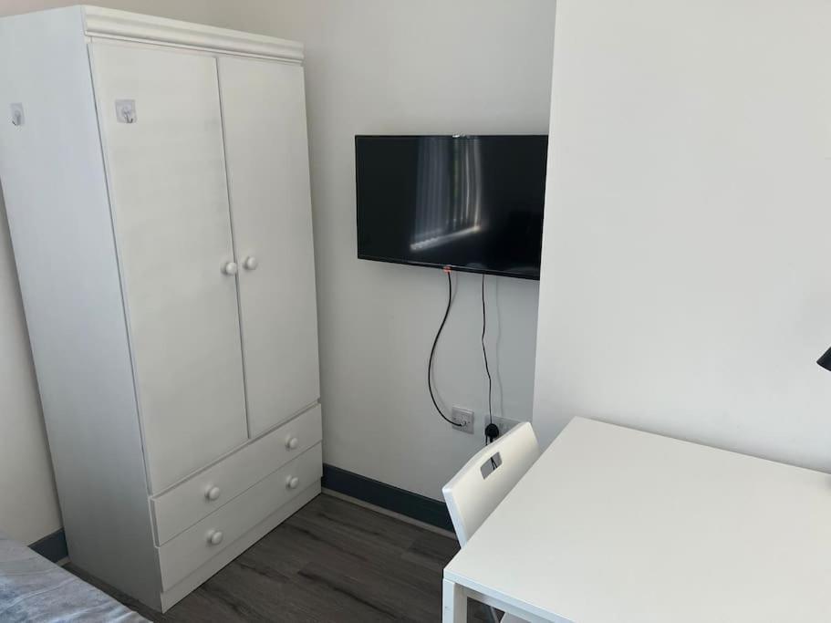 Newly Refurbished Studio, Great Location 8 Studios Nottingham Bagian luar foto